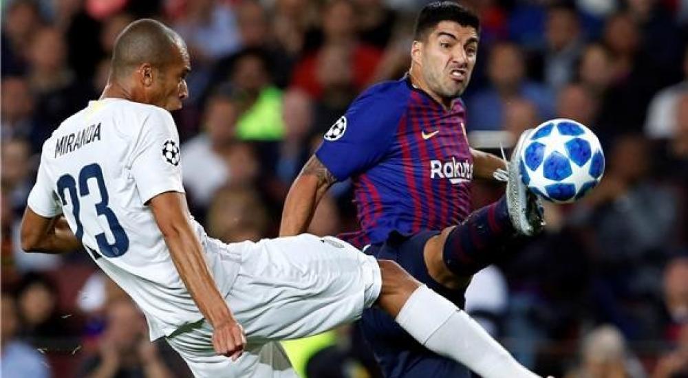 جانب من مباراة برشلونة وإنتر ميلان
