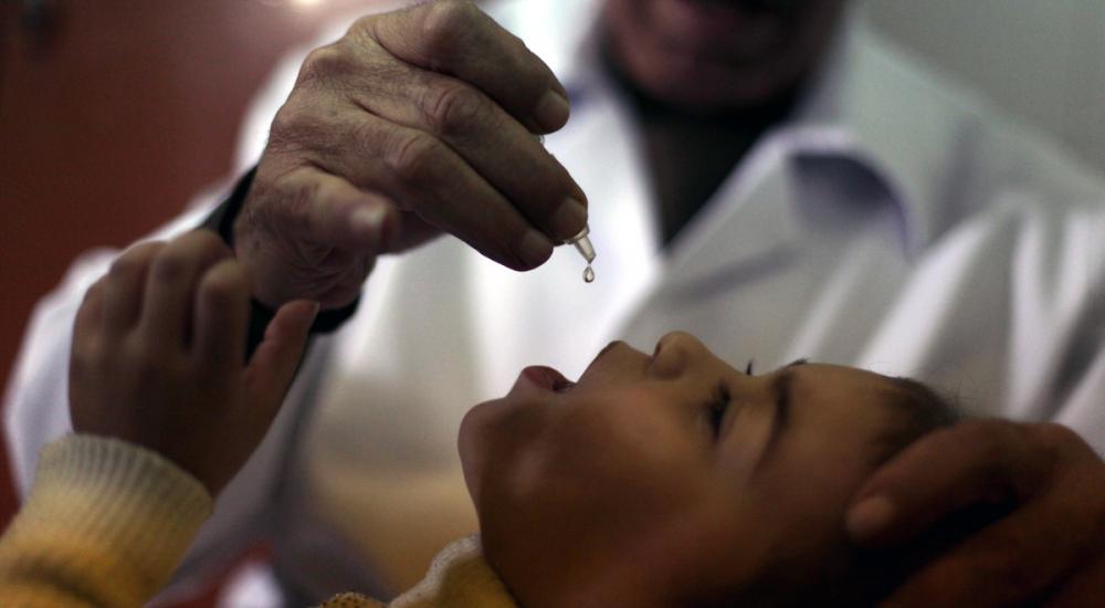 تطعيم أطفال بغزة