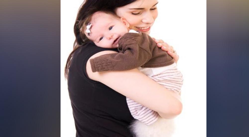 دراسات علمية أن الحضن يزيد من مناعة الطفل