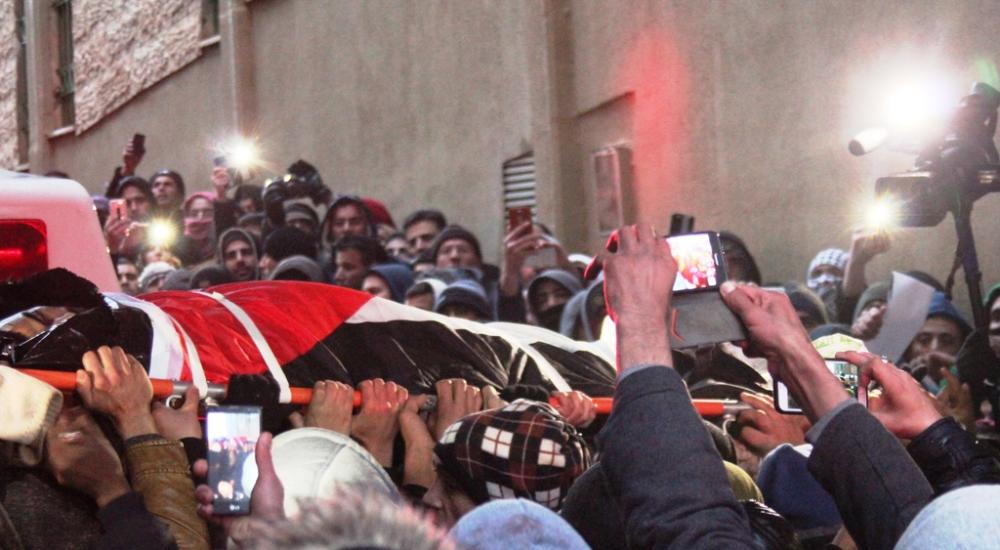 عائلة شهيد تستلم جثمان نجلها في الخليل