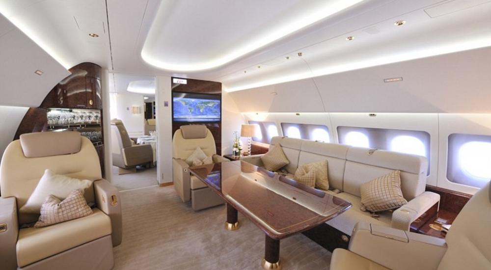  مقاعد من طراز كلوبمان الفاخرة في منطقة كبار الشخصيات