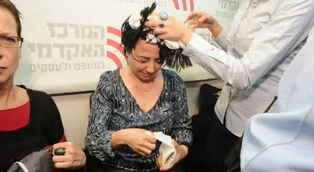 النائب في الكنيست حنين زعبي بعد الاعتداء عليها