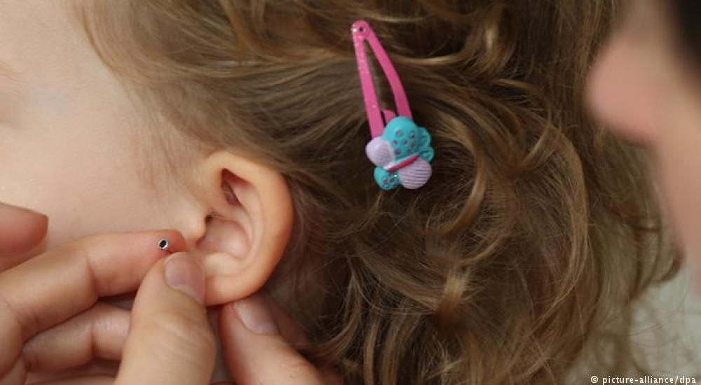أفضل الطرق لثقب أذن البنات من أجل الأقراط