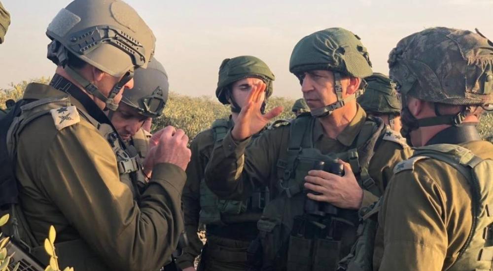 كوخافي مع ضباط كبار بجيش الاحتلال الإسرائيلي