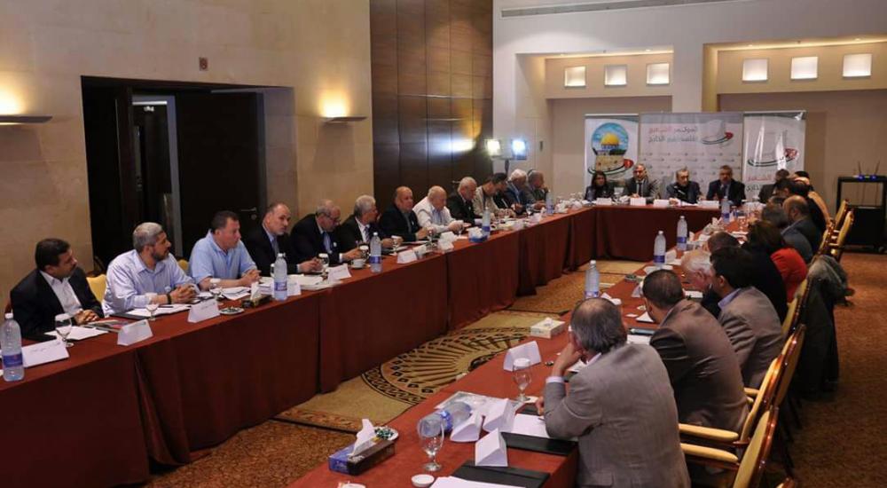 جانب من الاجتماع الأول للأمانة العامة للمؤتمر الشعبي لفلسطينيي الخارج في بيروت