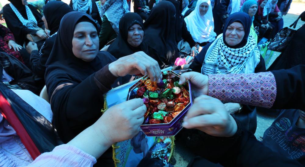 فرحة أهالي الأسرى في غزة بانتصار أبنائهم في سجون الاحتلال الإسرائيلي