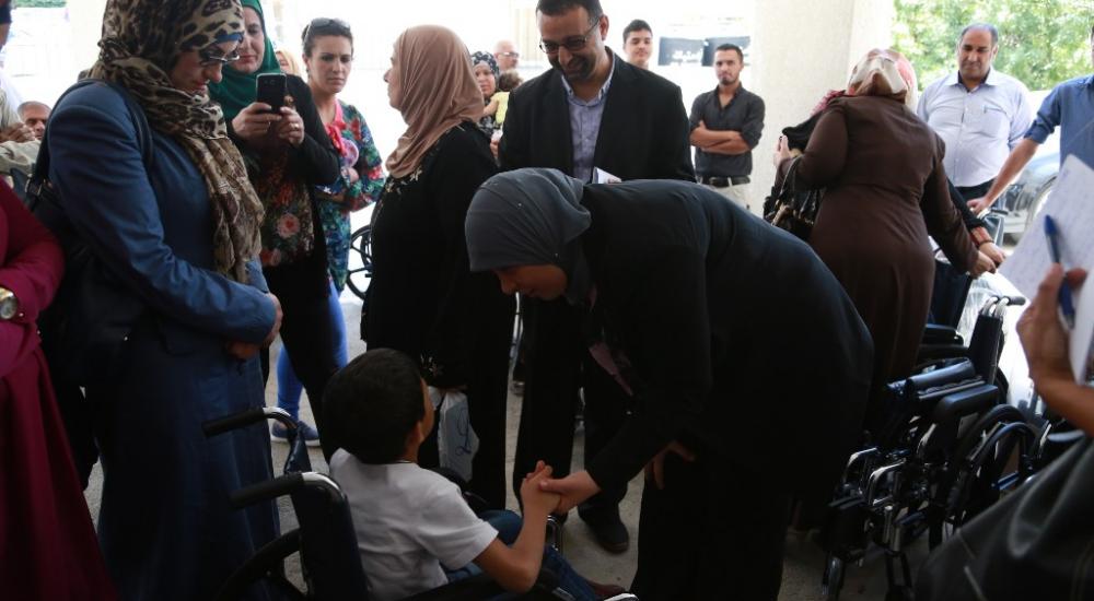 غنام تسلم 37 مقعدا متحركا لأطفال وأشخاص ذوي إعاقة5