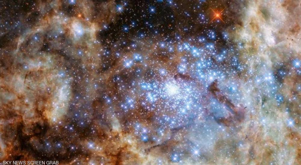  عشرات النجوم في هذه المجموعة أكبر بـ 50 مرة من الشمس