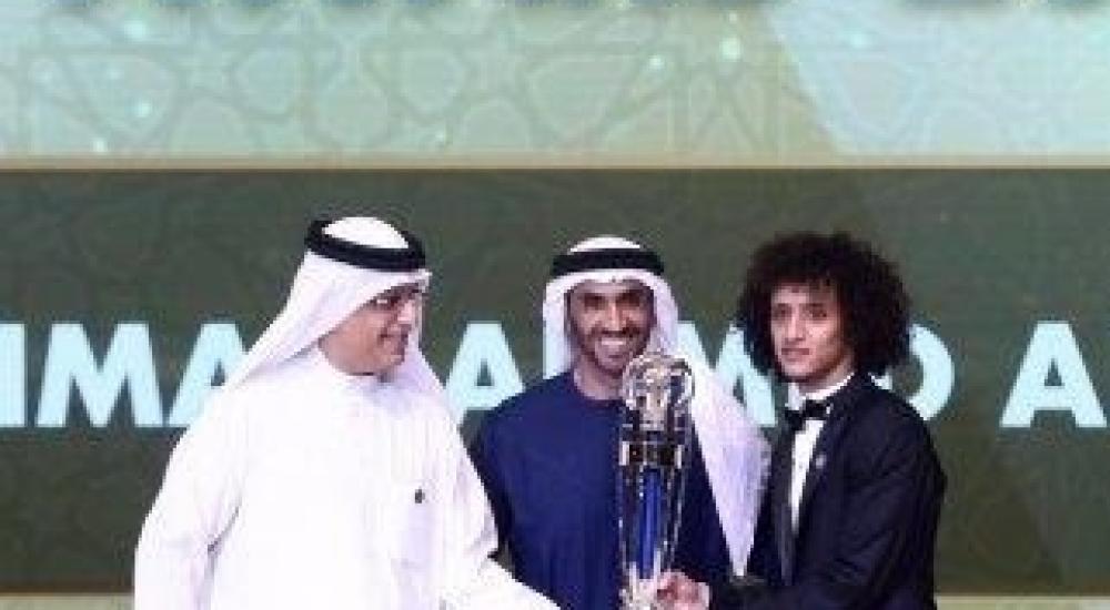 عموري متوجاً بالجائزة