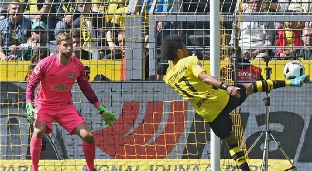 أوباميانج توج هدافاً للدوري الألماني برصيد 31 هدفاً