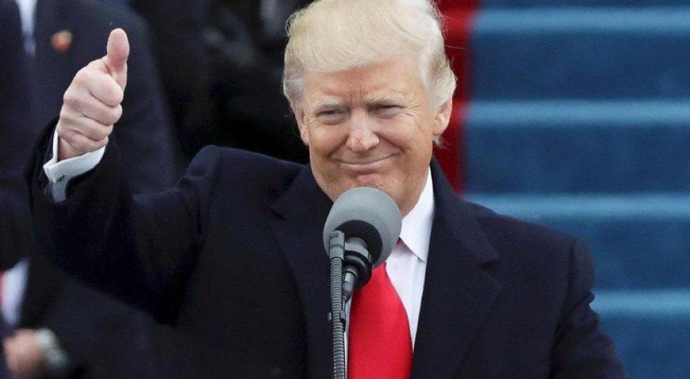 momen-bersejarah-saat-trump-dilantik-dengan-didampingi-keluarga_1