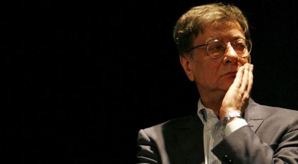 طالبت عائلة الشاعر الراحل محمود درويش الرئيس محمود عباس بإلغاء المرسوم الجديد