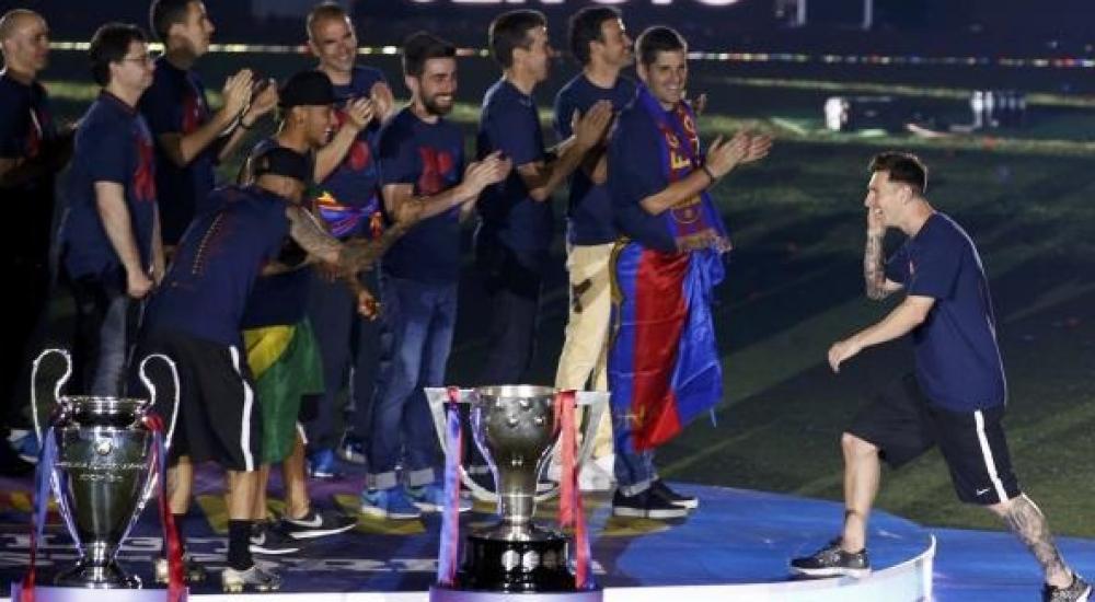 برشلونة أول فريق في أوروبا يفوز بالثلاثية مرتين