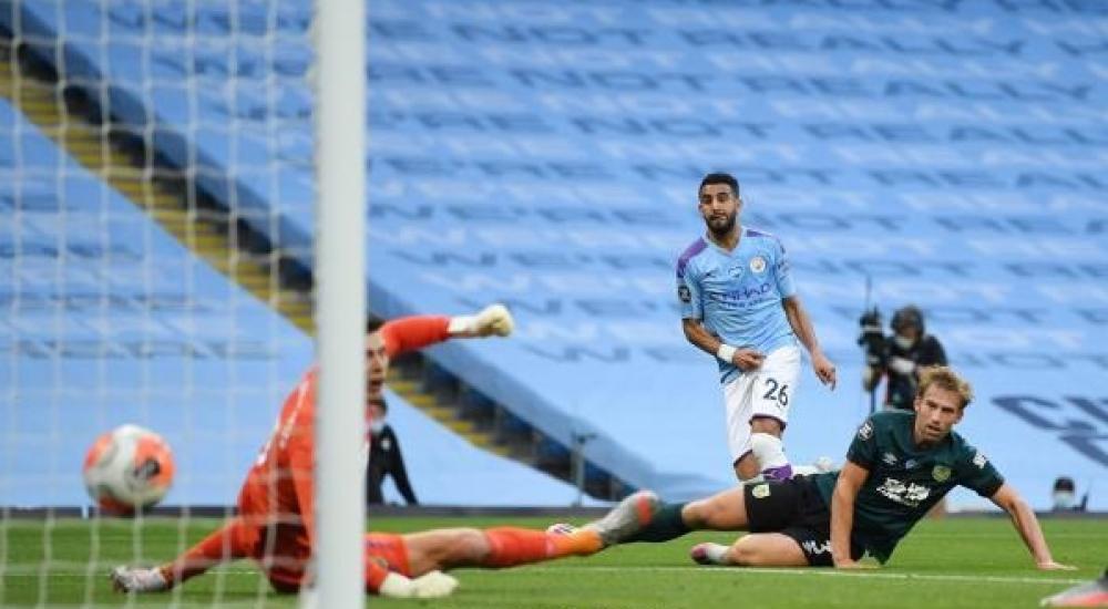 رياض محرز سجل هدفين في المباراة