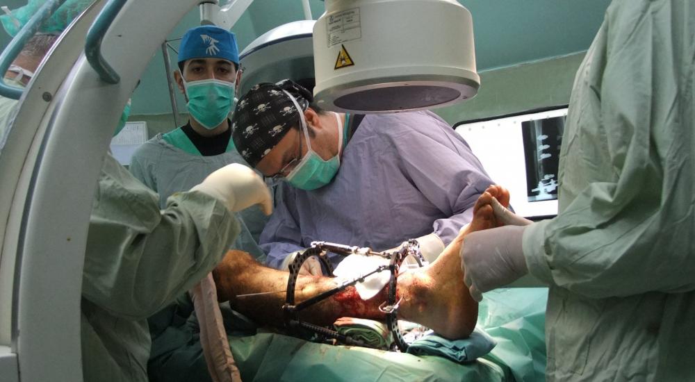وفد طبي تركي ينهي زيارته لمجمع الشفاء الطبي