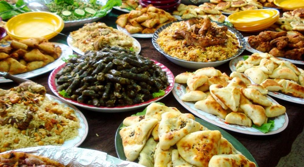 مائدة طعام