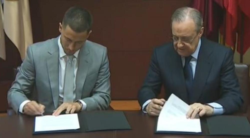 جانب من التوقيع