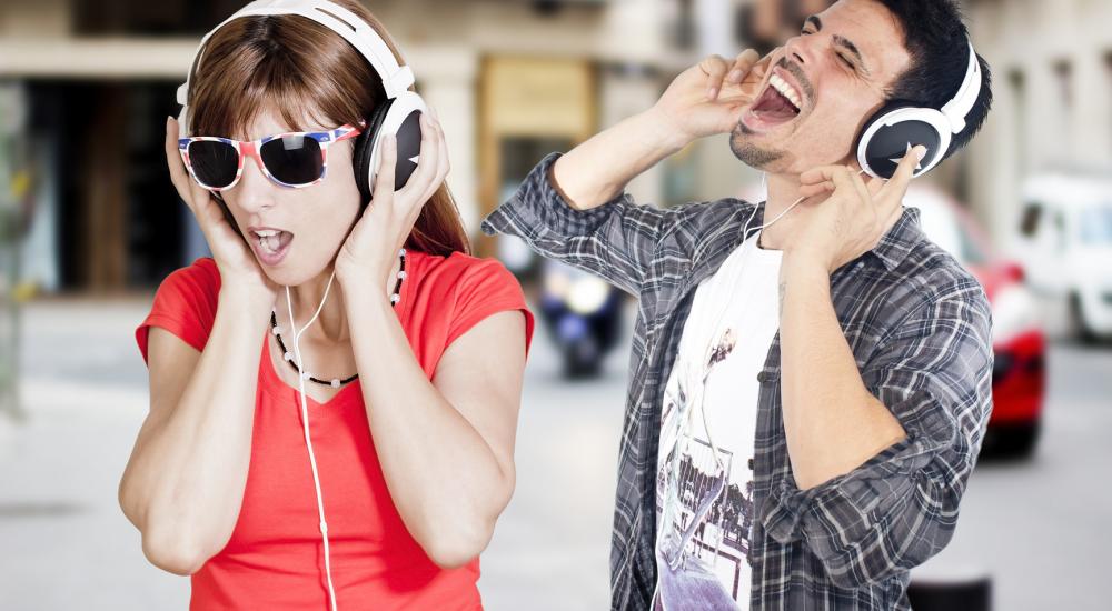 photodune-4754187-people-with-headphones-m