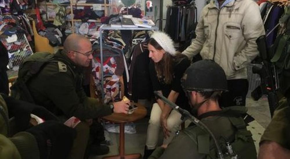 فلسطينيًا يحمل سكينًا تسلل للمستوطنة