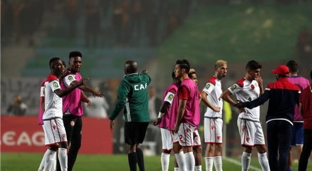 الوداد انسحب من مباراة إياب النهائي وترك أرض الملعب بعد خلاف حول تقنية الفيديو