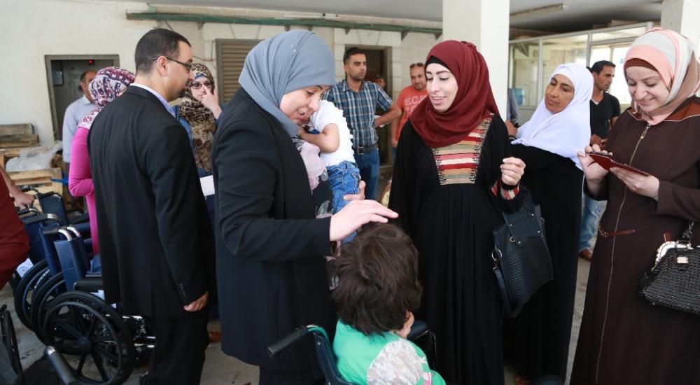 غنام تسلم 37 مقعدا متحركا لأطفال وأشخاص ذوي إعاقة1