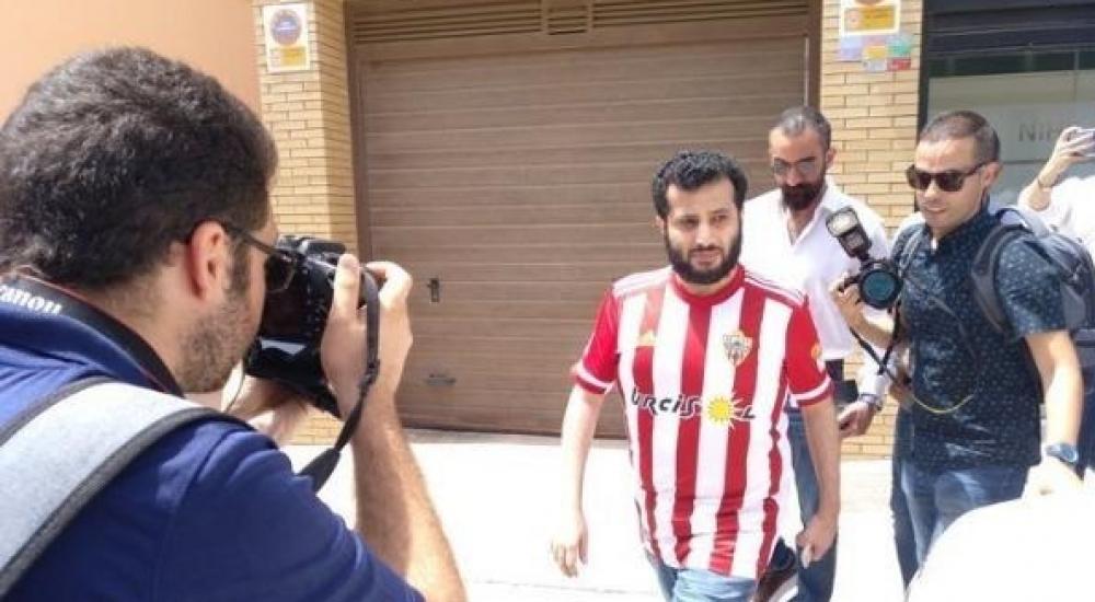 تركي آل الشيخ بقميص ألميريا