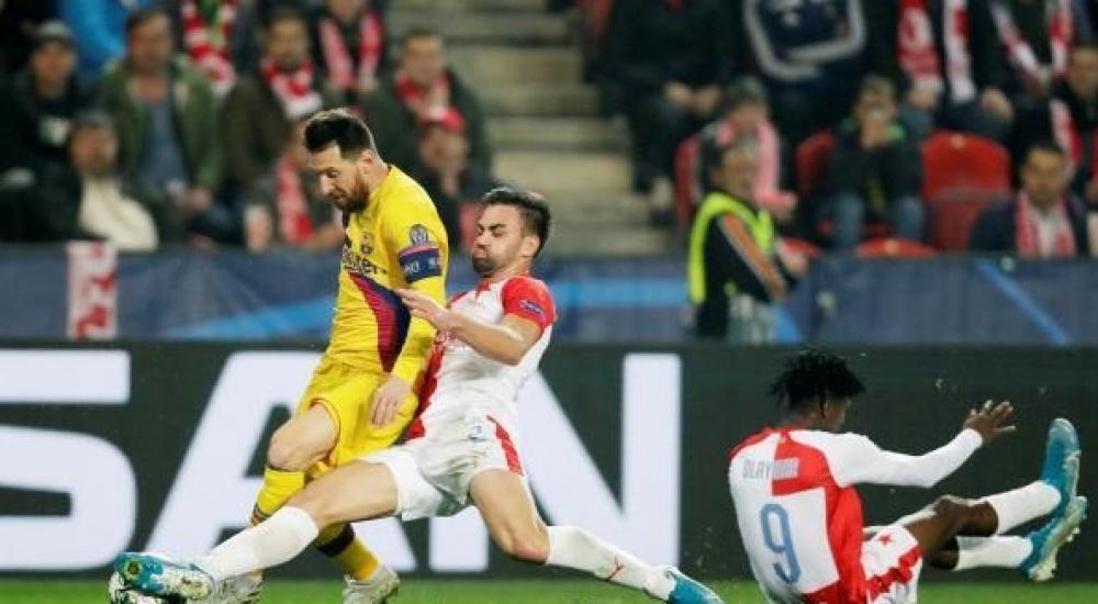 ميسي خلال لقاء سلافيا براج