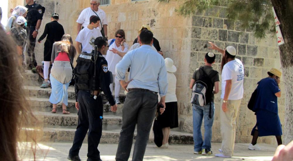 شهدت ساحات الأقصى تواجدًا للمصلين من أهل القدس والداخل الفلسطيني