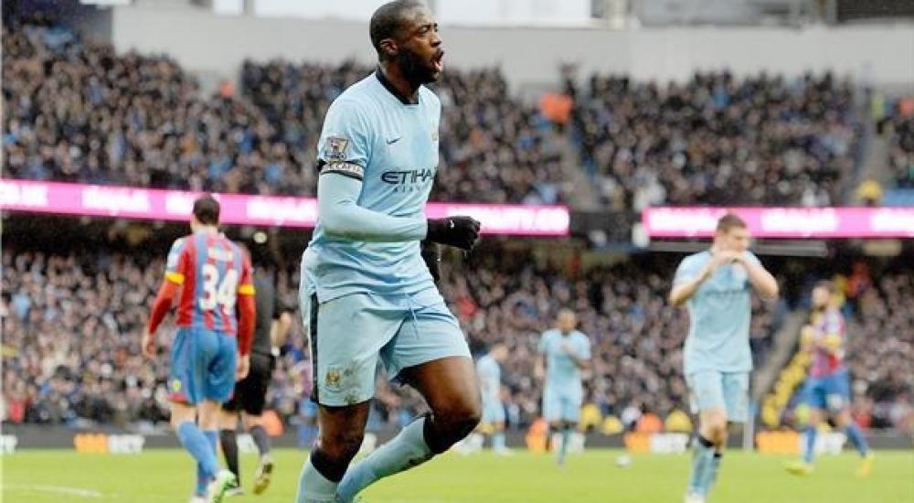 الإيفواري يايا توريه نجم فريق مانشستر سيتي الإنجليزي