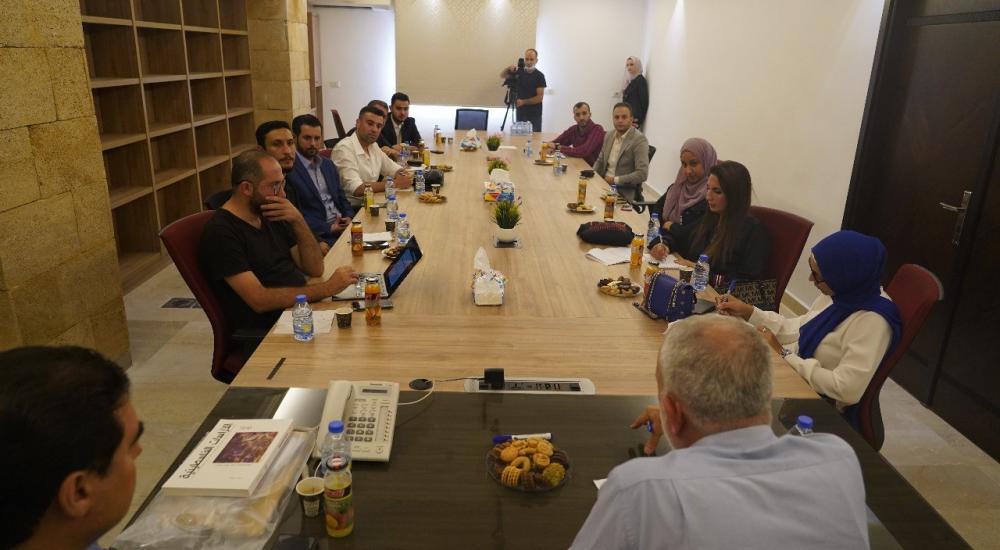 348b4970-ecdd-4cdc-8bc3-e4c5d9098aa8.jpg