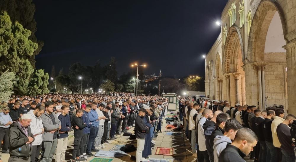 70 ألفًا يؤدون صلاتي العشاء والتراويح في الأقصى