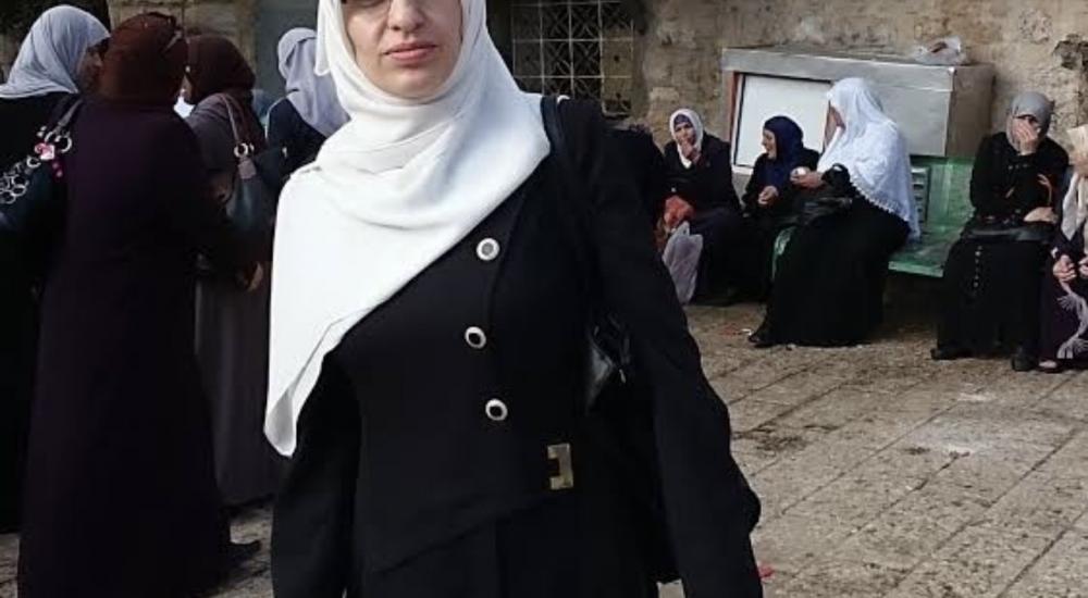 الاحتلال يمنع المرابطة هنادي الحلواني من السفر مدة شهر قابل للتجديد