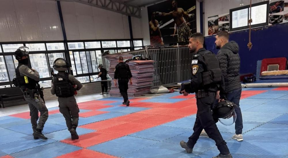 الاحتلال يقتحم نادي شباب مخيم شعفاط الاجتماعي