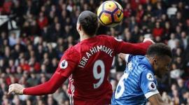 لقطة اعتداء إبراهيموفيتش على لاعب بورنموث