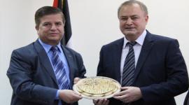  وزير الصحة جواد عواد، والسفير الروسي