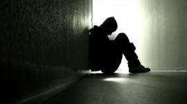 الوحدة أخطر على العمر من أثر تدخين 15 سيجارة يومياً