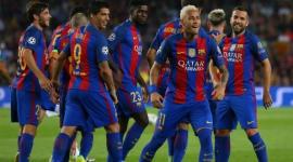 نيمار مع لاعبي برشلونة
