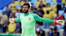 أليسون بيكر أفضل حارس مرمى في البطولة