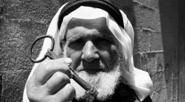 مسن فلسطيني يحمل مفتاح العودة (أرشيف)