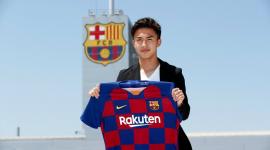 هيروكي آبي بقميص برشلونة