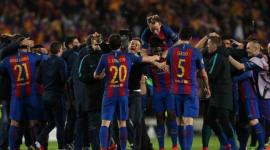 فرحة لاعبي برشلونة بالفوز التاريخي على باريس سان جيرمان