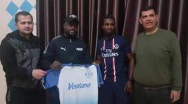 باسل الصباحين يرفع قميص الشاطئ