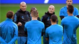 زيدان مع لاعبي ريال مدريد