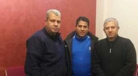 رئيس مجلس إدارة التفاح عاطف حمادة ومدير الكرة أسامة حسونة مع المدرب أبو الصادق