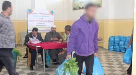 جانب من تسليم المساعدات