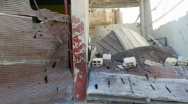 مكان سقوط أحد القذائف في مخيم خان الشيح