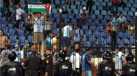 جانب من أعمال التخريب التي قامت بها جماهير الفيصلي في نهائي البطولة