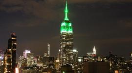 إضاءة إمباير ستيت باللون الأخضر احتفالا بعيد الفطر