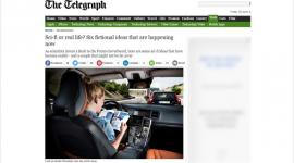 السيارة تسير وحدها والسائق يتصفح مجلة (تلغراف)