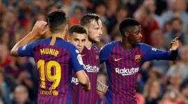 راكيتيتش مع لاعبي برشلونة